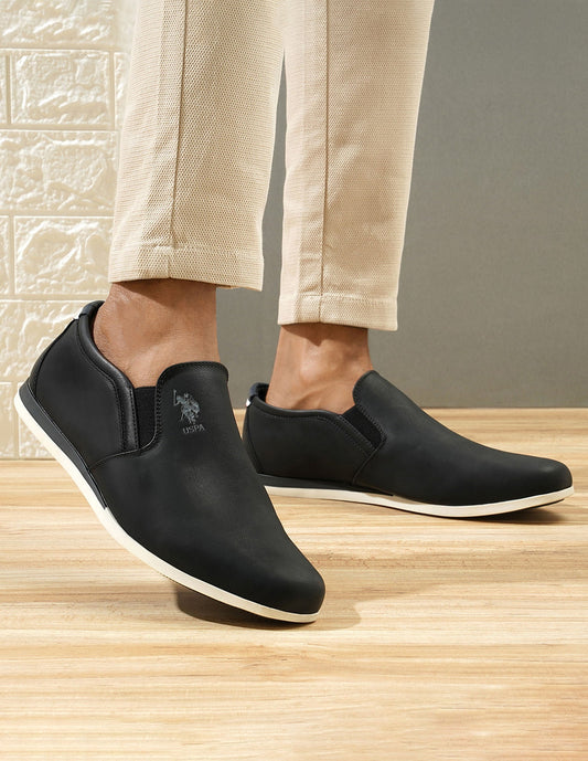 Men Textured Wade Slip On Shoes